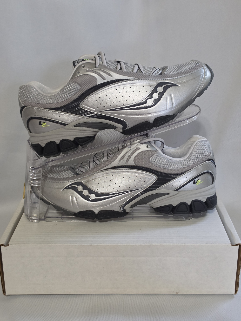 Saucony ProGrid V2 Atlethic Shoes US Men Size 9 (NWOT)